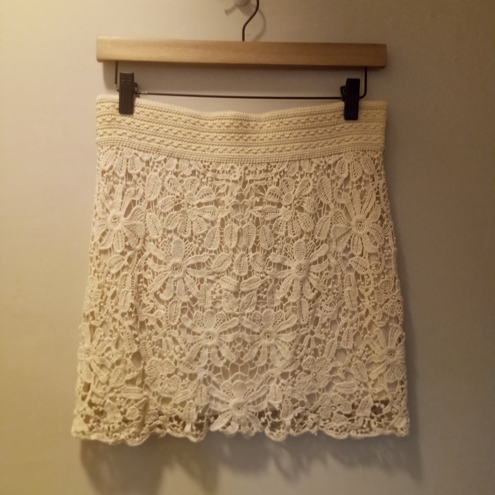 Forever 21 Cream Crochet Lace Lined Mini Skirt ~ Free Shipping! ☆